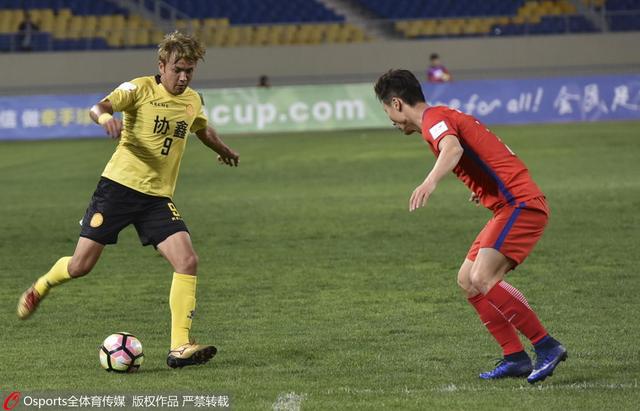 见电话已经挂了，叶辰也只好无奈的把电话收起来，同时心中愈发觉得，保罗这小子确实上道，以后有机会要带带他。